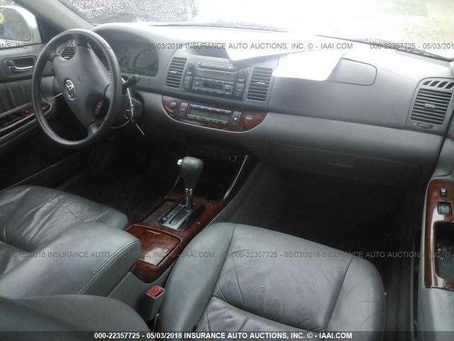 4T1BE32K03U727514 - 2003 TOYOTA CAMRY LE/XLE/SE SILVER photo 5