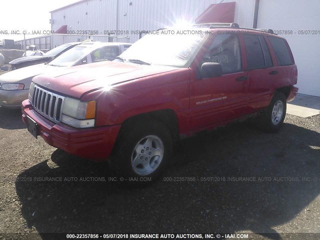 1J4GZ48SXWC230194 - 1998 JEEP GRAND CHEROKEE LAREDO/SPECIAL RED photo 2