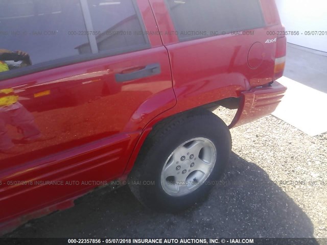 1J4GZ48SXWC230194 - 1998 JEEP GRAND CHEROKEE LAREDO/SPECIAL RED photo 6