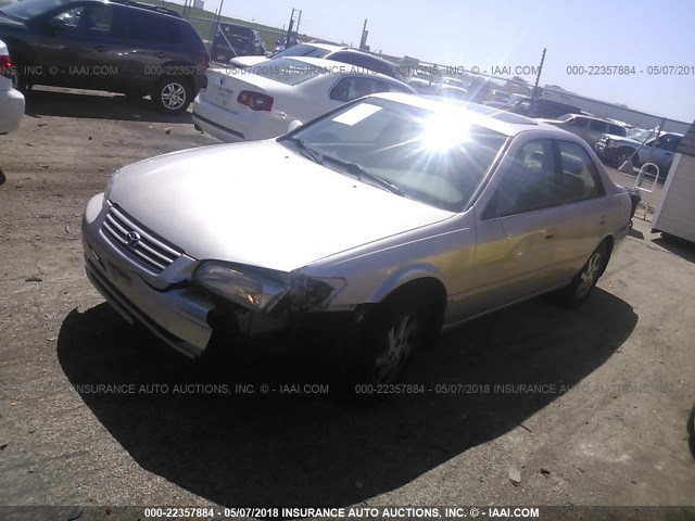 4T1BF22K3XU930281 - 1999 TOYOTA CAMRY LE/XLE GOLD photo 2