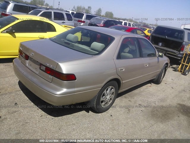 4T1BF22K3XU930281 - 1999 TOYOTA CAMRY LE/XLE Altın fotoğraf 4