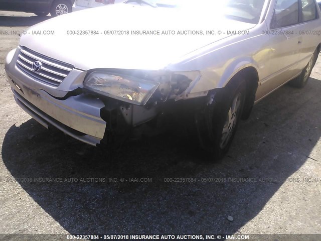 4T1BF22K3XU930281 - 1999 TOYOTA CAMRY LE/XLE GOLD photo 6