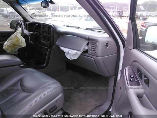 1GKEK63U84J121395 - 2004 GMC YUKON DENALI WHITE photo 5