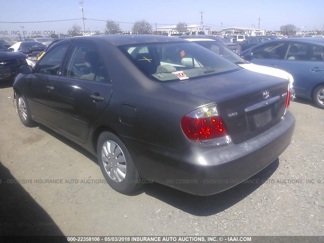 JTDBE32K963059162 - 2006 TOYOTA CAMRY LE/XLE GRAY photo 3