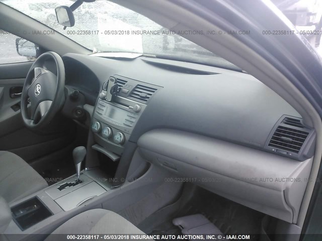 4T4BE46K37R006499 - 2007 TOYOTA CAMRY NEW GENERAT CE/LE/XLE/SE GRAY photo 5