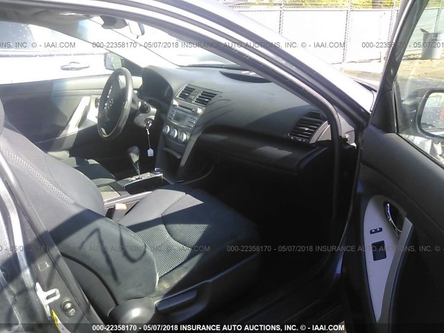 4T1BE46K68U208412 - 2008 TOYOTA CAMRY CE/LE/XLE/SE GRAY photo 5