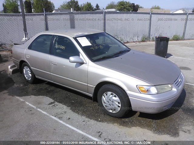 JT2BG28K5W0163055 - 1998 TOYOTA CAMRY LE/XLE Champagne photo 1