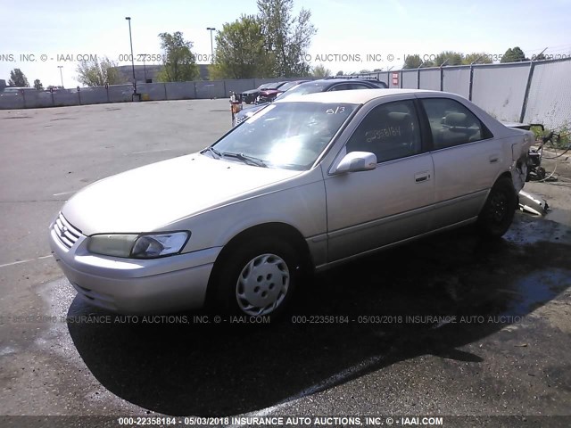 JT2BG28K5W0163055 - 1998 TOYOTA CAMRY LE/XLE Champagne photo 2