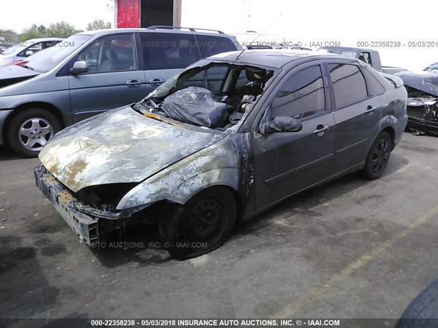 1FAFP38Z55W203535 - 2005 FORD FOCUS ZX4 ST GRAY photo 2