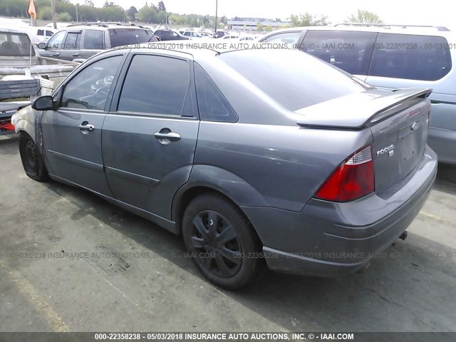 1FAFP38Z55W203535 - 2005 FORD FOCUS ZX4 ST GRAY photo 3