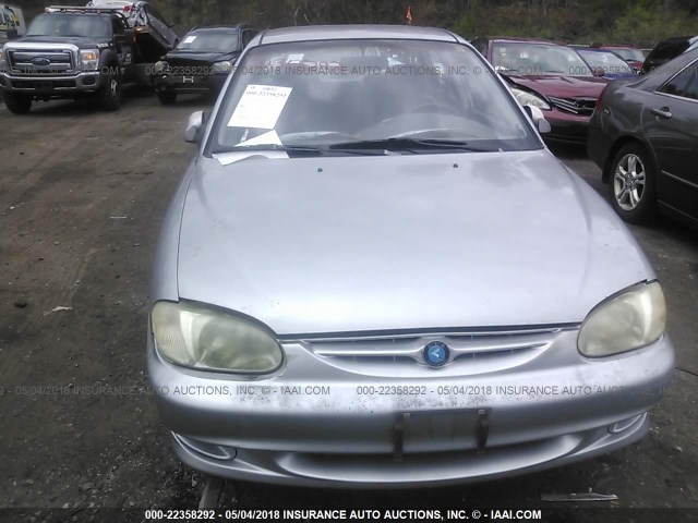 KNAFB121215065417 - 2001 KIA SEPHIA LS SILVER photo 6