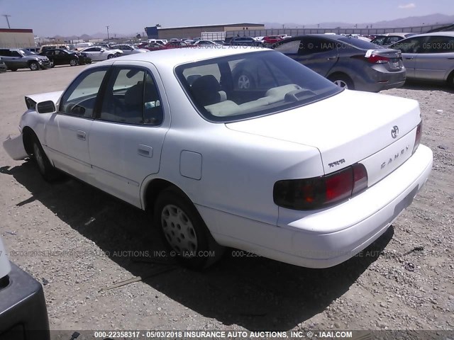 4T1BG12K0TU916260 - 1996 TOYOTA CAMRY DX/LE/XLE WHITE photo 3