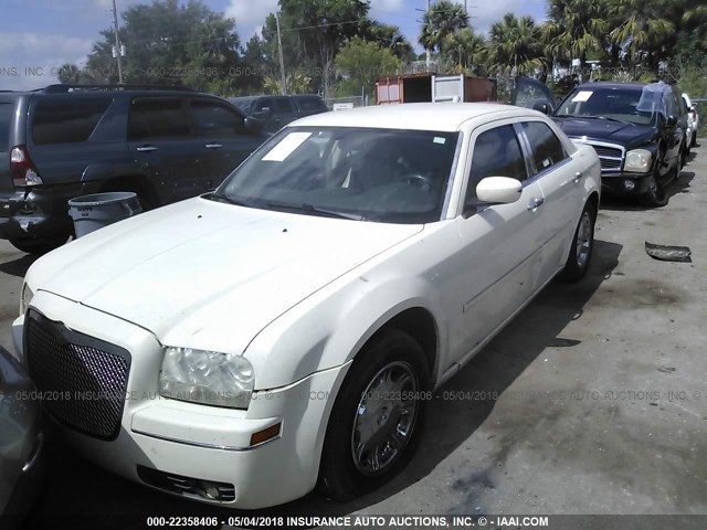 2C3KA53G66H468321 - 2006 CHRYSLER 300 TOURING WHITE photo 2