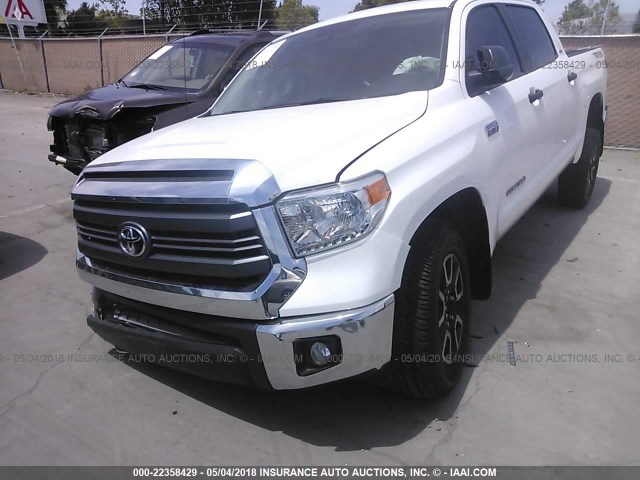 5TFDY5F14FX422912 - 2015 TOYOTA Tundra CREWMAX SR5/TRD PRO WHITE photo 2