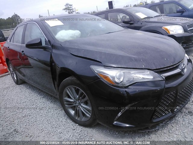 4T1BF1FK5GU195419 - 2016 TOYOTA CAMRY LE/XLE/SE/XSE 黑色 照片 1