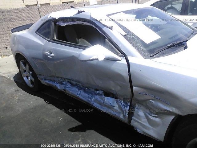 2G1FF1E39F9152027 - 2015 CHEVROLET CAMARO LT SILVER photo 6