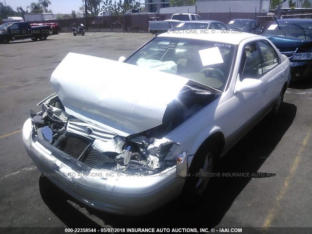 JT2BG22K3X0358002 - 1999 TOYOTA CAMRY LE/XLE Սպիտակ լուսանկար 2
