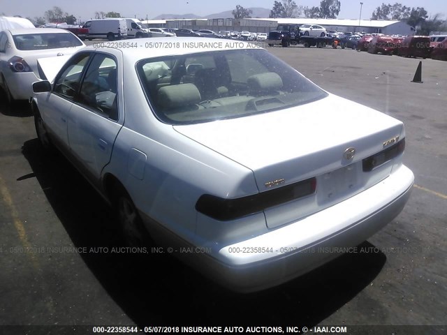 JT2BG22K3X0358002 - 1999 TOYOTA CAMRY LE/XLE Սպիտակ լուսանկար 3