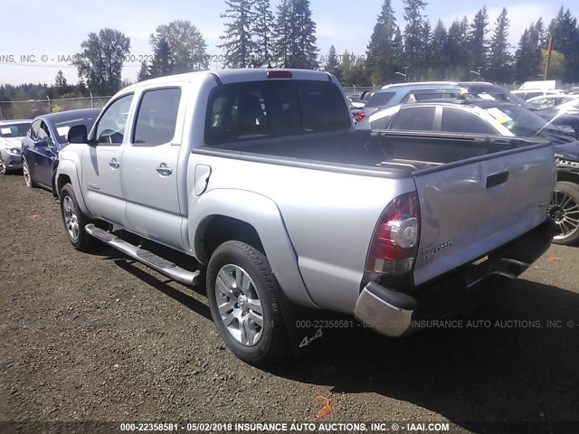 3TMLU4EN9DM119035 - 2013 TOYOTA TACOMA DOUBLE CAB SILVER photo 3