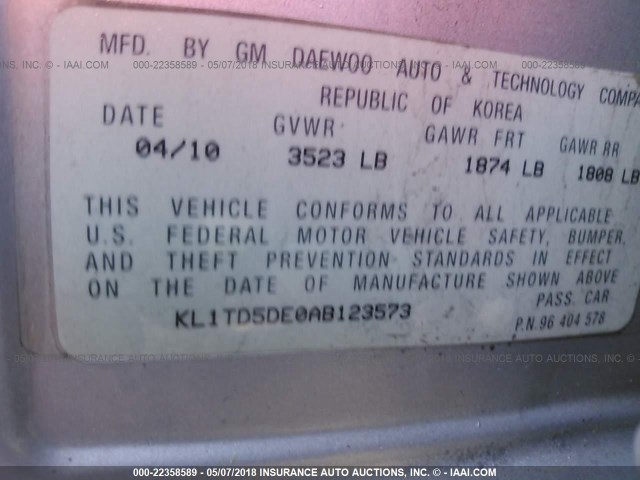 KL1TD5DE0AB123573 - 2010 CHEVROLET AVEO LS/LT 银色 照片 9