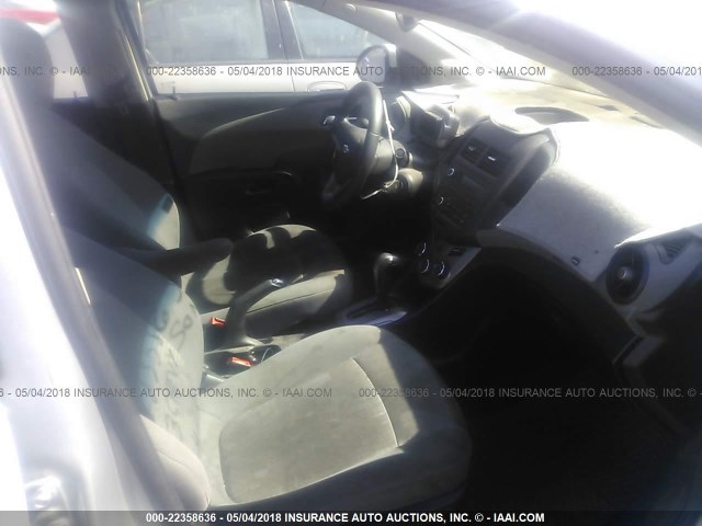 1G1JA5SG4D4177487 - 2013 CHEVROLET SONIC LS 银色 照片 5