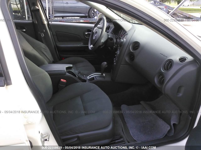 2G2WP522451343704 - 2005 PONTIAC GRAND PRIX WHITE photo 5