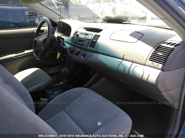 4T1BE32K23U700721 - 2003 TOYOTA CAMRY LE/XLE/SE BLUE photo 5