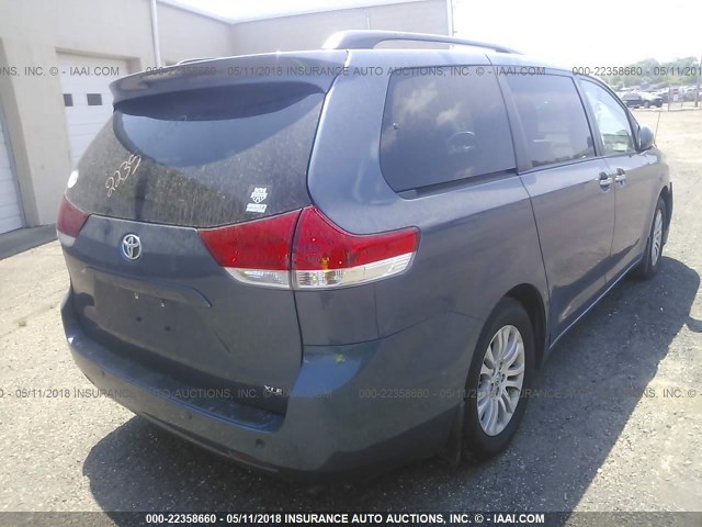 5TDYK3DC2DS354754 - 2013 TOYOTA SIENNA XLE/LIMITED BLUE photo 4