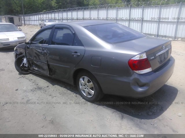 4T1BE32K45U506467 - 2005 TOYOTA CAMRY LE/XLE/SE GRAY photo 3