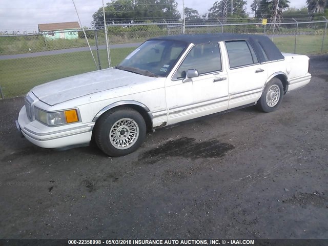 1LNLM81W3RY720101 - 1994 LINCOLN TOWN CAR EXECUTIVE WHITE photo 2