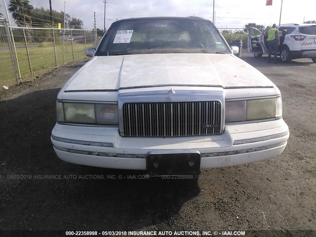 1LNLM81W3RY720101 - 1994 LINCOLN TOWN CAR EXECUTIVE WHITE photo 6