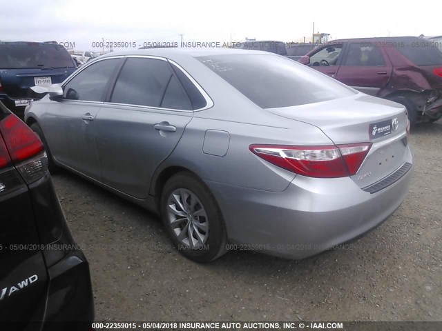 4T4BF1FK8GR550881 - 2016 TOYOTA CAMRY LE/XLE/SE/XSE SILVER photo 3