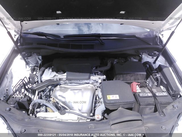 4T1BF1FK7HU304013 - 2017 TOYOTA CAMRY LE/XLE/SE/XSE WHITE photo 10