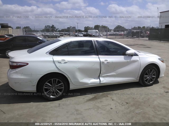 4T1BF1FK7HU304013 - 2017 TOYOTA CAMRY LE/XLE/SE/XSE WHITE photo 6