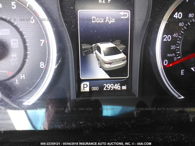 4T1BF1FK7HU304013 - 2017 TOYOTA CAMRY LE/XLE/SE/XSE WHITE photo 7