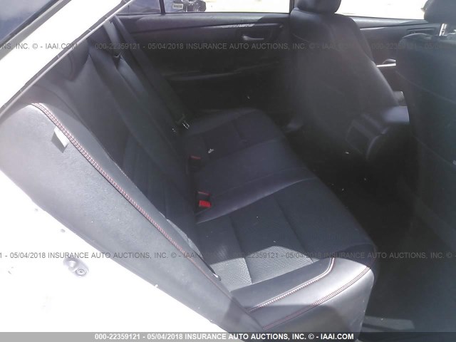 4T1BF1FK7HU304013 - 2017 TOYOTA CAMRY LE/XLE/SE/XSE WHITE photo 8