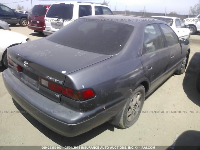 JT2BF28K0X0192368 - 1999 TOYOTA CAMRY LE/XLE GRAY photo 4