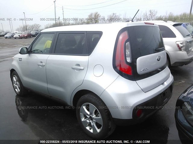 KNDJN2A28J7557412 - 2018 KIA SOUL SILVER photo 3