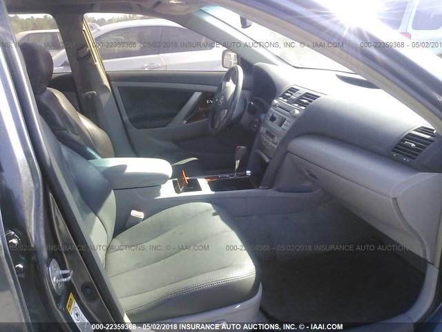 4T1BF3EK3AU041344 - 2010 TOYOTA CAMRY SE/LE/XLE GRAY photo 5