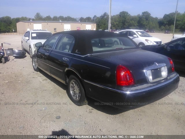 1LNHM82W52Y650322 - 2002 LINCOLN TOWN CAR SIGNATURE BLACK photo 3