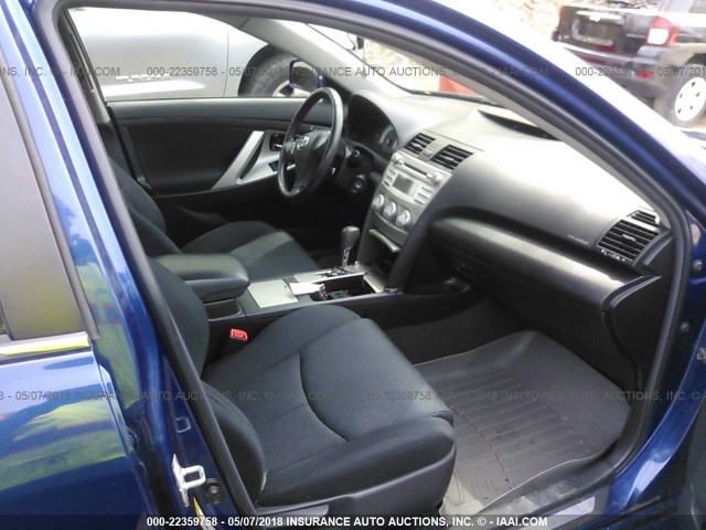 4T1BF3EK2AU566542 - 2010 TOYOTA CAMRY SE/LE/XLE BLUE photo 5