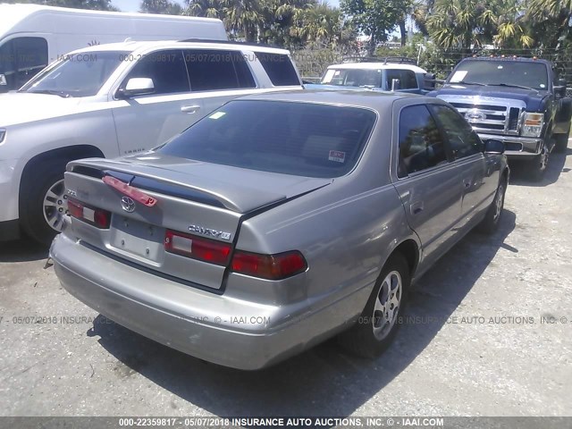 4T1BG22K7WU321769 - 1998 TOYOTA CAMRY CE/LE/XLE 灰色 照片 4