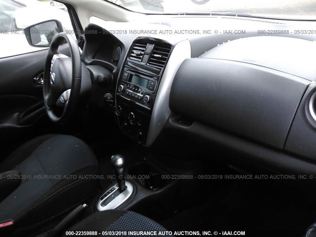 3N1CE2CP7FL382514 - 2015 NISSAN VERSA NOTE S/S PLUS/SV/SL/SR SILVER photo 5