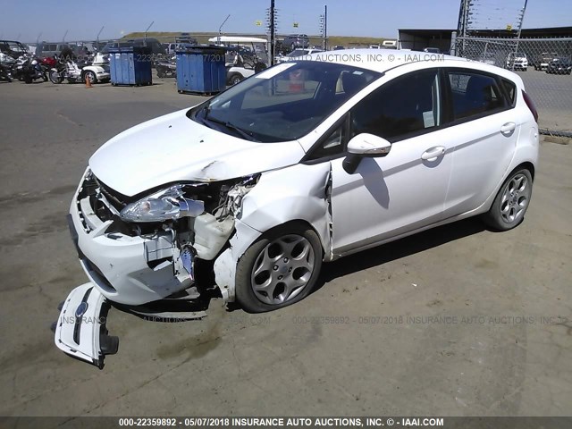 3FADP4FJXCM106662 - 2012 FORD FIESTA SES WHITE photo 2