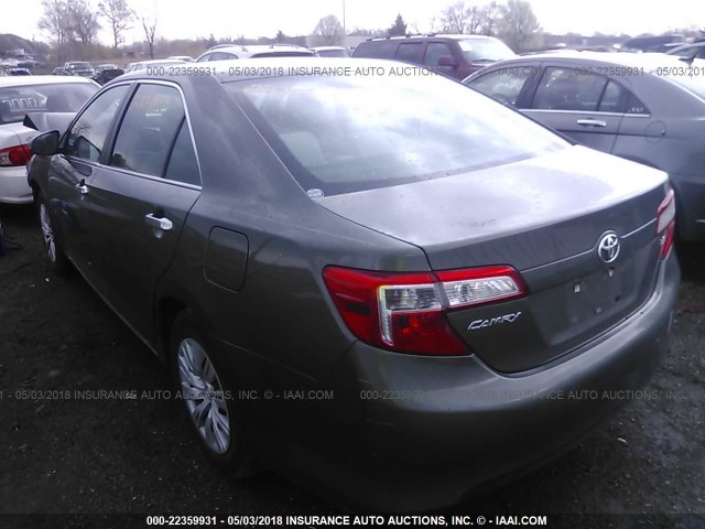 4T1BF1FKXEU749633 - 2014 TOYOTA CAMRY L/SE/LE/XLE 灰色 照片 3