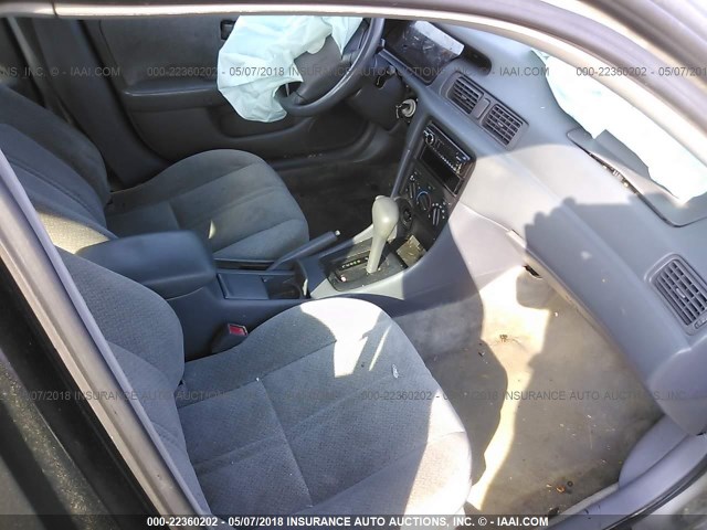 4T1BG22KXYU641168 - 2000 TOYOTA CAMRY CE/LE/XLE 棕色 照片 5