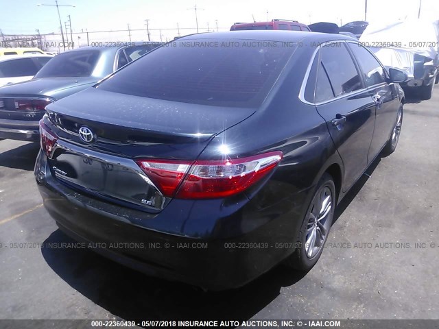 4T1BF1FK4FU964376 - 2015 TOYOTA CAMRY LE/XLE/SE/XSE Dark Blue photo 4