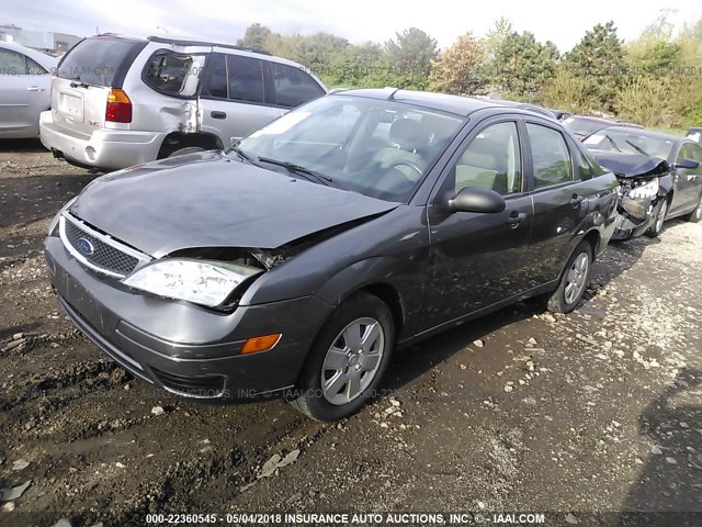 1FAHP34NX7W259615 - 2007 FORD FOCUS ZX4/S/SE/SES GRAY photo 2