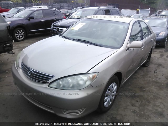 4T1BE32K45U960217 - 2005 TOYOTA CAMRY LE/XLE/SE ოქროსფერი ფოტო 2