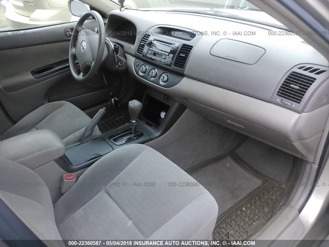 4T1BE32K45U960217 - 2005 TOYOTA CAMRY LE/XLE/SE ოქროსფერი ფოტო 5
